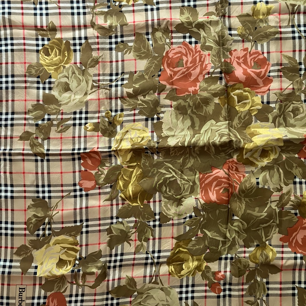 Burberry’s large 100% Silk scarf